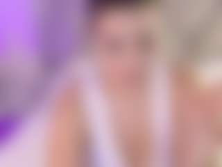 Live cam show with Carolina fox - Spank on Camsoda
