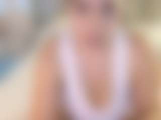 Live cam show with Carolina fox - Spank on Camsoda