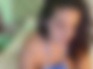 Live cam show with Carolina fox - Squirt on Camsoda