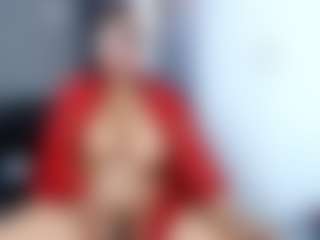 Live cam show with ThickAngela - Black Squirt on CamwithHer