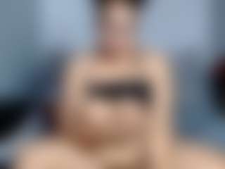 Live cam show with ThickAngela - Brown Eyes Blonde Hair on Camsoda