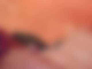 Live cam show with KalliLinux - Bedroom on Milfs Live