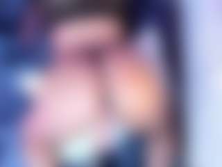 Live cam show with April-Kershaw - College Toys on AdultVida.com