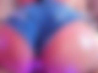 Live cam show with April-Kershaw - Toys on Livezox