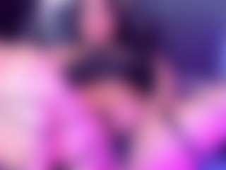 Live cam show with April-Kershaw - Shaved Pussy Curvy on hrnylive.com