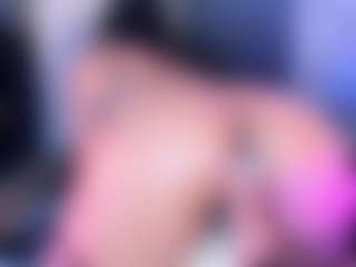 Live cam show with April-Kershaw - Spoiled on Camsoda