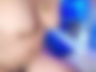 Ava777 MILF webcam performer live streaming