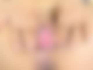 Ava777 MILF webcam performer live streaming