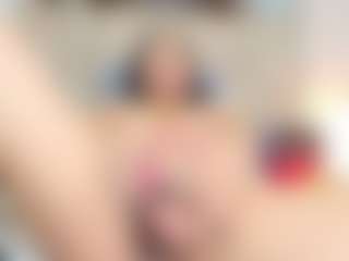 Ava777 MILF webcam performer live streaming