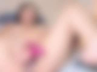 Ava777 MILF webcam performer live streaming