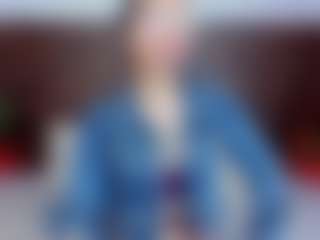 Live cam show with Lucy Liiu - Juguetes on StripNow