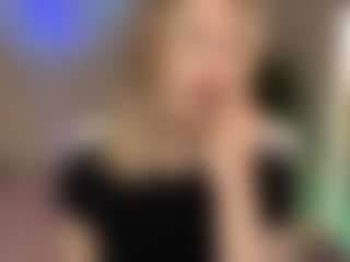 Live cam show with VikkiMoon - Blue Eyes on livesuperchat.net