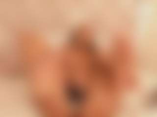 Live cam show with Lunna-Ebony - Striptease on Camsoda