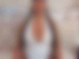 Live cam show with Lunna-Ebony - Upskirt on AdultVida.com