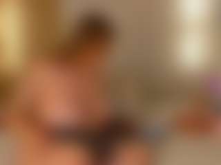 Live cam show with Serena-Foxx - Flashing on luckytryst.com