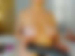 Live cam show with Serena-Foxx - White on madthumbs | colombia