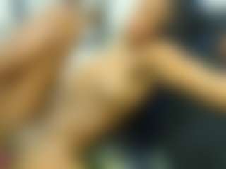 Live cam show with Daffne - Petite on livesuperchat.net
