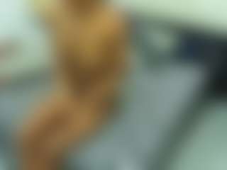 Live cam show with Daffne - Thin on StripNow