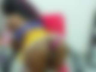 Live cam show with Daffne - Striptease on Camsoda