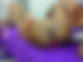 Live cam show with Daffne - Thin on Milfs Live