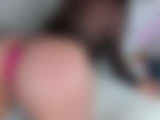 Live cam show with Emmaazc - Anal on Cam Slut