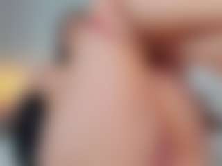 Live cam show with Emmaazc - Colombia on Milf Play