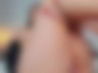 Live cam show with Emmaazc - Teen (18+) on makecum.org