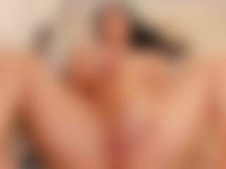 Live cam show with Emmaazc - Lovense Teen (18+) on livesuperchat.net