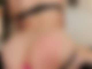 Live cam show with Emmaazc - Flashing on CamwithHer