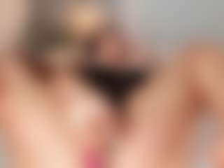 Live cam show with Emmaazc - Cute on xplaylive.com