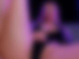 Live cam show with Eva-Ri - Butt Plug on Camsoda