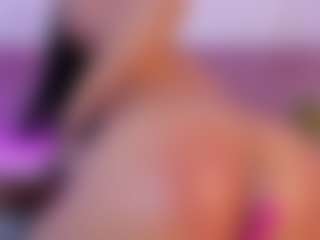 Live cam show with emmily-z - Young Adult on studioflirtlive.com