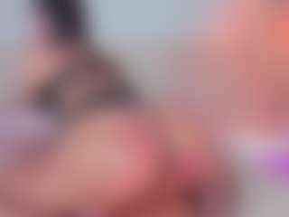 emmily-z's Live Sex Cam Show