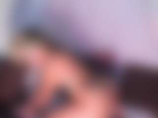 Sara-fanny MILF webcam performer live streaming