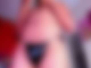 Live cam show with ZoeeMorettii - Big Balls on Milfs Live