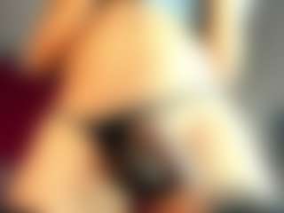 Live cam show with ZoeeMorettii - Cumshot on Camsoda