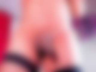 Live cam show with ZoeeMorettii - Tease on CamwithHer