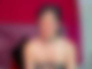 Live cam show with ZoeeMorettii - Average on Camsoda