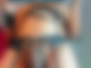 Live cam show with ZoeeMorettii - Bald on Camsoda