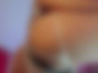Live cam show with ZoeeMorettii - Brown Eyes on Camsoda