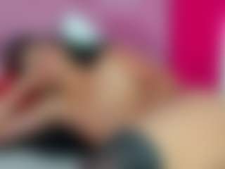 Live cam show with ZoeeMorettii - Cumshot on WildCum