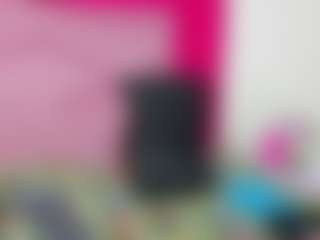 Live cam show with ZoeeMorettii - Big Cock on liverealitysex.com