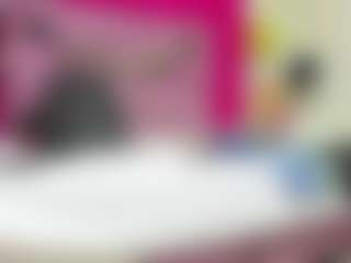 Live cam show with ZoeeMorettii - Average on Camsoda