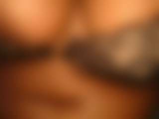 leelahrosesbigtits's Live Sex Cam Show