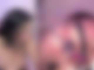 Live cam show with MayaRouse - Squirt on Big Tits