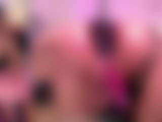 Live cam show with MayaRouse - Bedroom Mature on Camsoda
