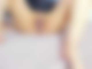 Live cam show with Yaya-11 - Gagging on Camsoda