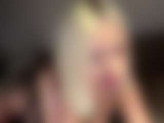 Live cam show with Maria - Skinny on Milfs Live