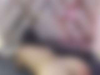 Live cam show with giselslut - Black Hair on StripNow
