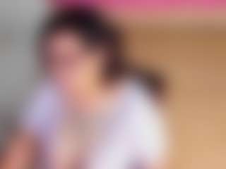 Live cam show with SquirtKimm - Glasses on eurowanks.com